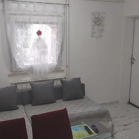 Jan 2 Apartman *