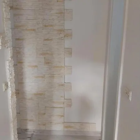 Jan 2 Apartment *